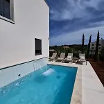 Apartamento 4r Royal Rojnic 3 *