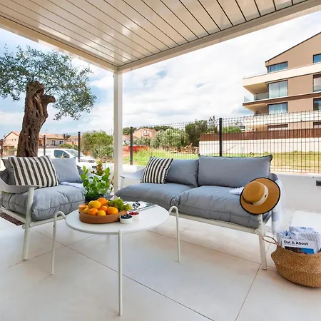 4r Royal Rojnic 3 Apartment *