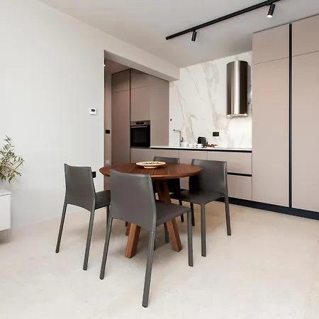 4r Royal Rojnic 3 Apartment