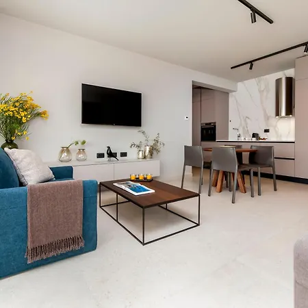 4r Royal Rojnic 3 Apartment *