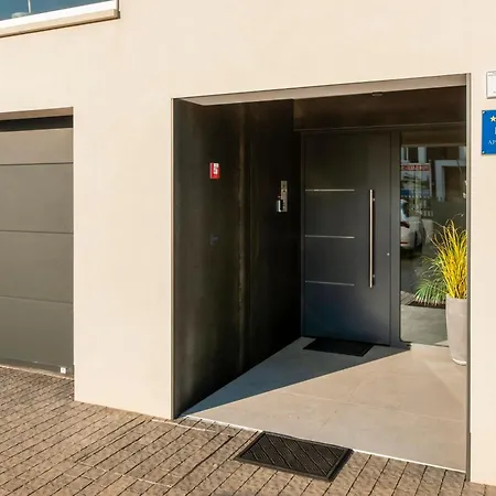 4r Royal Rojnic 3 Apartamento