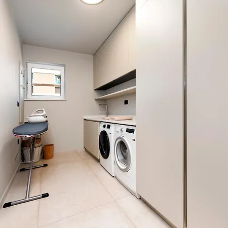 Apartment 4r Royal Rojnic 3 *