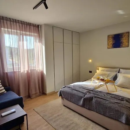 4r Royal Rojnic 3 Apartment