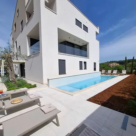 Apartamento 4r Royal Rojnic 3