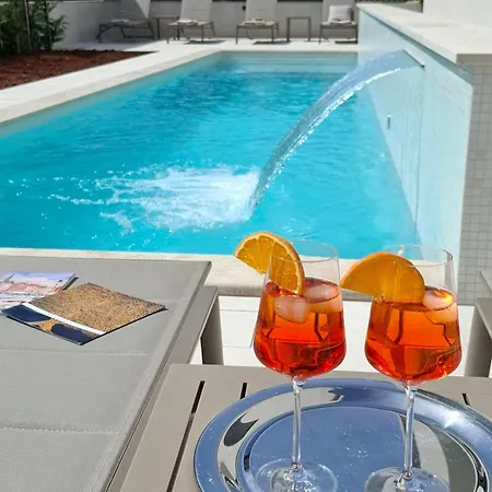 Apartment 4r Royal Rojnic 3